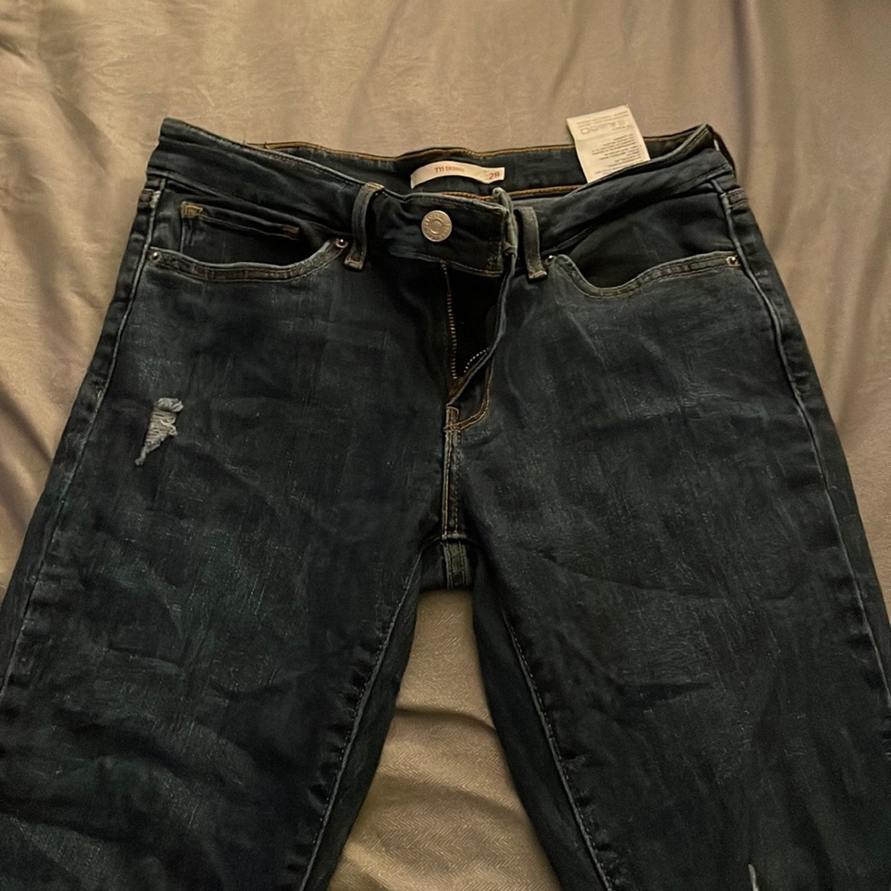 Levis like new size 28